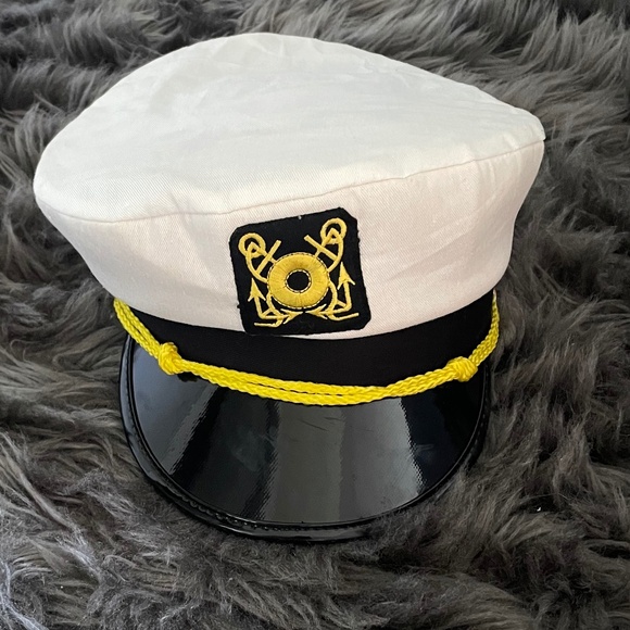 Captain’s hat - Picture 1 of 3